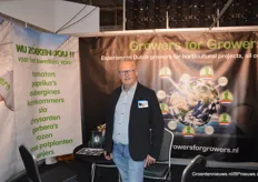 Ted van Heijningen (Growers for Growers) in de stand samen met Tuprotec. Growers for Growers is op zoek naar ervaren telers die hun teeltkennis op een veilige manier in het buitenland willen verspreiden.
